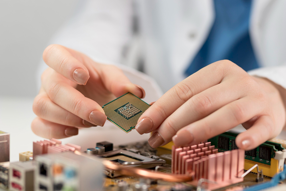 The Benefits of Working with an IC Chip Distributor